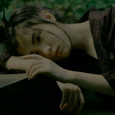 好看清纯的侧脸美女微信头像