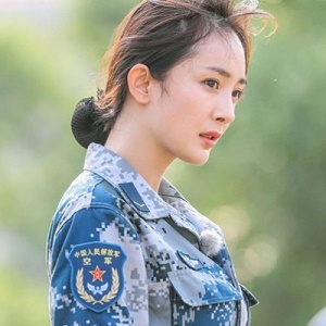 清纯迷彩服美女微信头像1