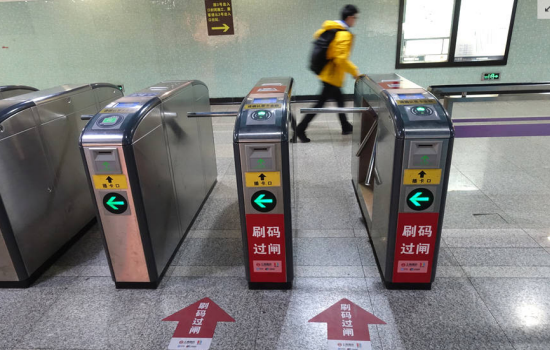 让市民出行不必携带实体一卡通,刷手机即可畅行北京地铁,摆脱了原来找