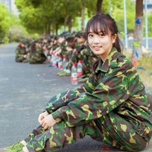 清纯迷彩服美女微信头像8