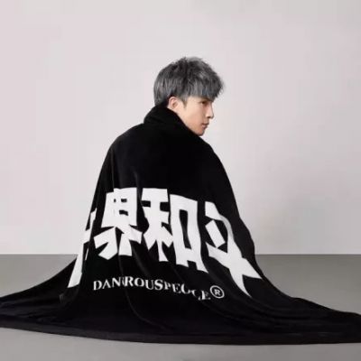 薛之谦搞笑耍帅微信图像91_微信头像