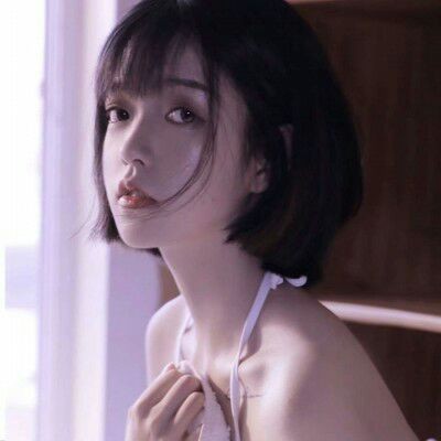 短发气质女生图像36